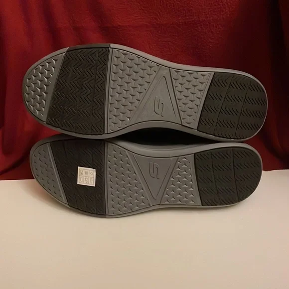 SKECHERS, NWT men’s black/grey size 13 leather/synthetic upper slip on shoes. - Picture 4 of 4